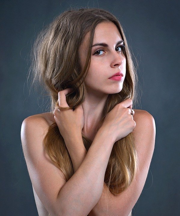 Comment donner du volume à des cheveux plats ?