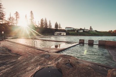 Quelques astuces pour réparer la fissure d'une piscine en béton ?